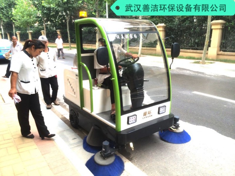 施帝威 1800智能式系列掃地機-- 武漢善潔環保設備有限公司