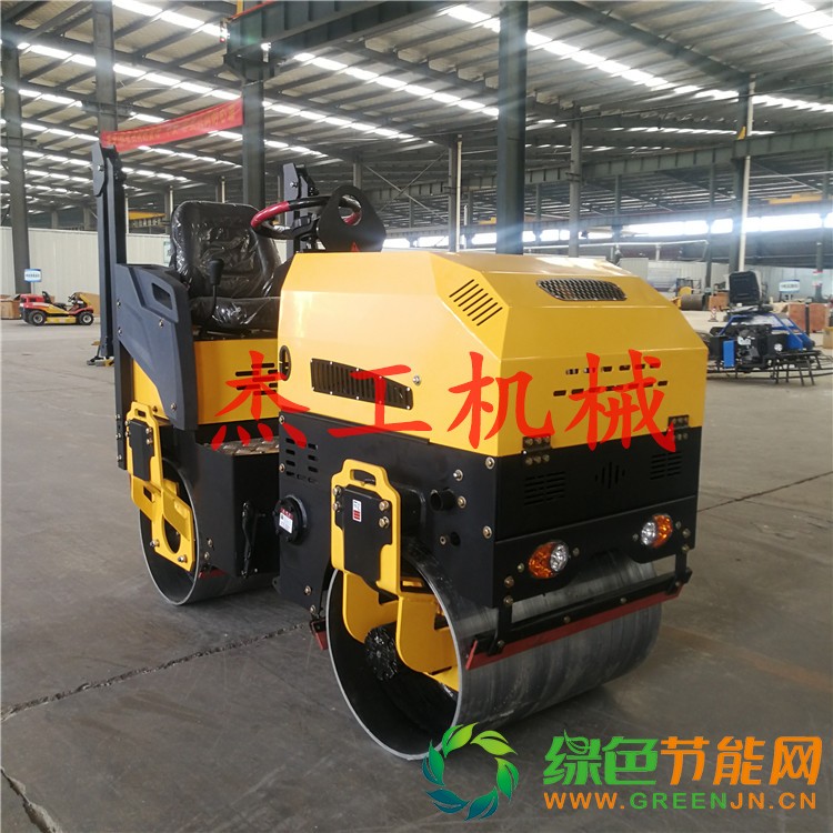 880型壓路機1