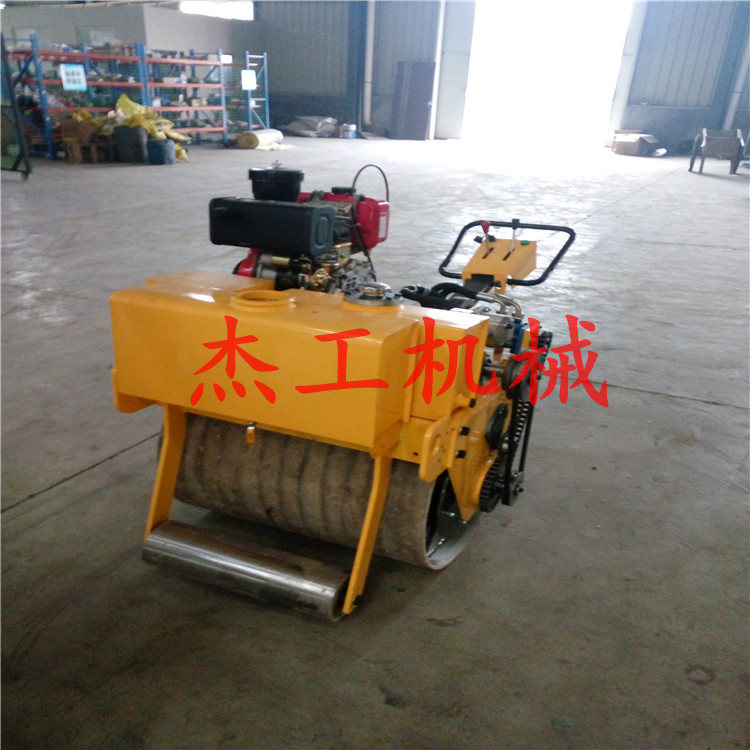 路面手扶式壓實(shí)機(jī) 小壓路機(jī) 駕駛式小型壓路機(jī)廠家直銷-- 山東省杰工機(jī)械設(shè)備有限公司
