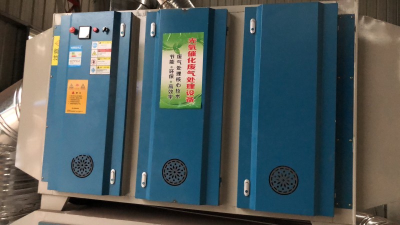 鄒平偉航UV光氧催化凈化器特點環(huán)保設(shè)備活性炭箱催化燃燒-- 鄒平偉航涂裝設(shè)備有限公司