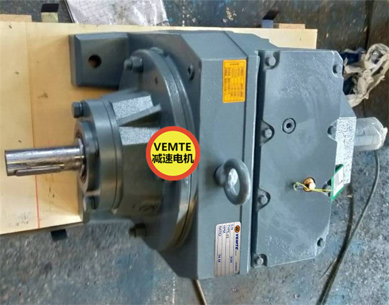 R107RF77YVP112M4同軸臥式減速機配電機-- 甘肅德萃環保科技有限責任公司