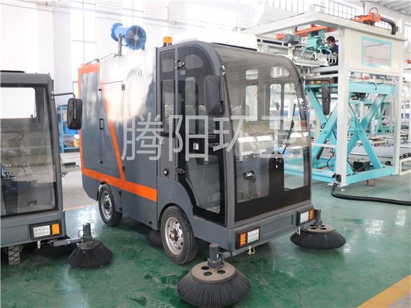 駕駛式電動掃地車都適用于什么場所-- 山東騰陽環衛設備有限公司