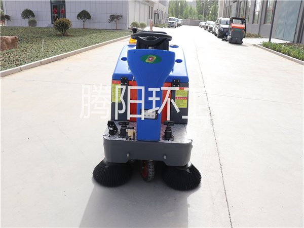 山東騰陽環衛TY-1200型電動駕駛式掃地車-- 山東騰陽環衛設備有限公司