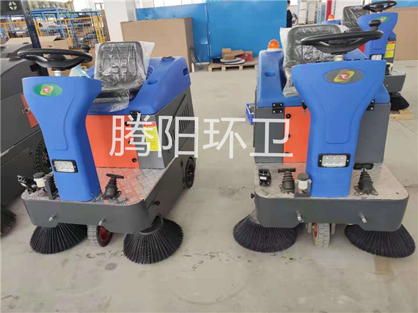 駕駛式電動掃地車有什么功能-- 山東騰陽環衛設備有限公司