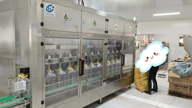 食用油灌裝機液體定量灌裝設備-- 煙臺宏健測控設備有限公司