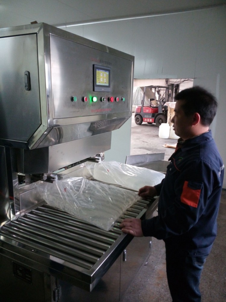 果汁飲料軟包裝灌裝機盒中袋灌裝設備-- 煙臺宏健測控設備有限公司