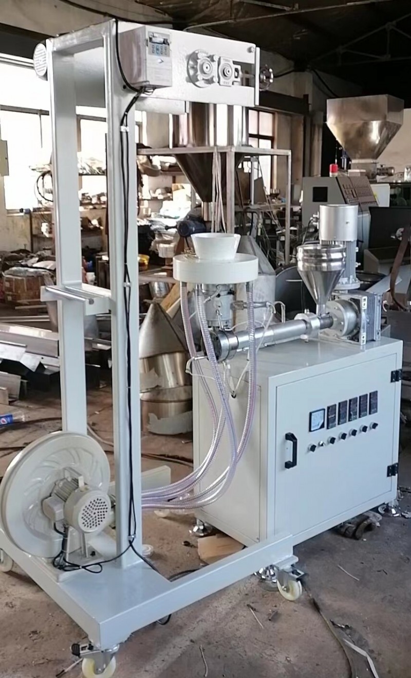 小型吹膜機廠家聯(lián)系電話-- 東莞市九通機械有限公司